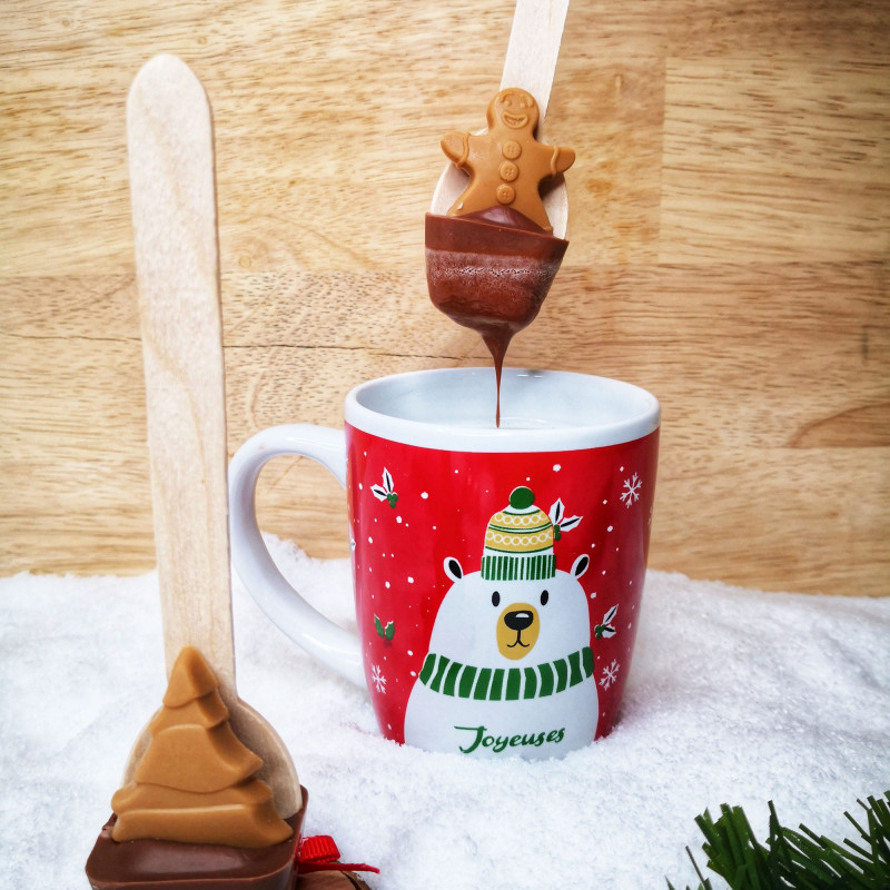 Cuillère à base de chocolat au lait et figurine en chocolat blond et blanc.